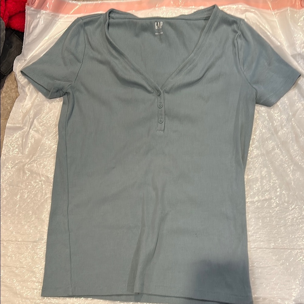 GAP Women's Short Sleeve Buttoned Top - Light Blue